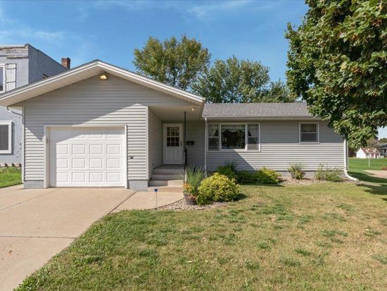 514 Ash St S, Sauk Centre, MN 56378