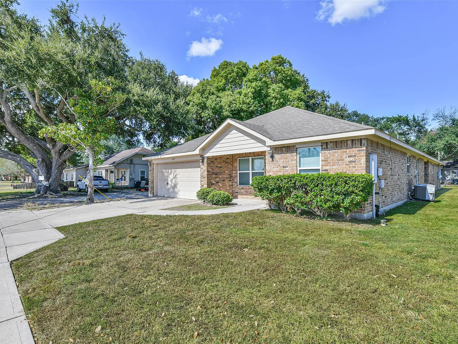 3 bed, 2.0 bath, 1291 sqft, $1,800 — Photo 3