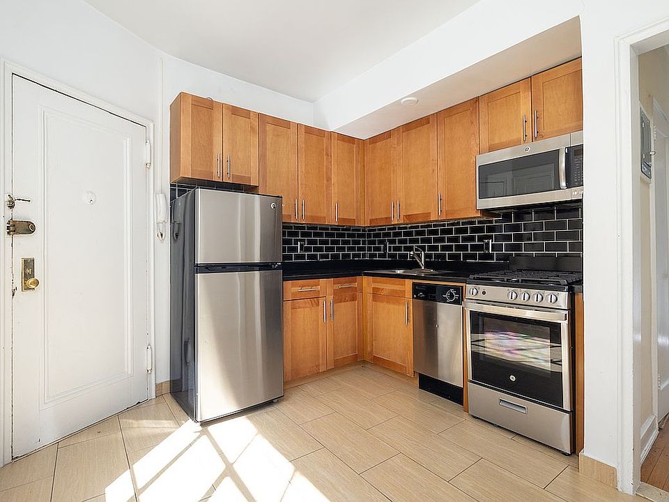 1st image of 348 W 45th St APT 3A