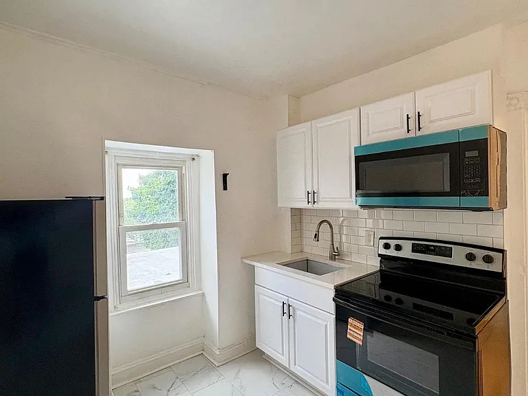356 E Walnut Ln #3 — Photo 18
