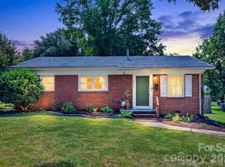 3857 Whitehall Dr, Charlotte, NC 28208