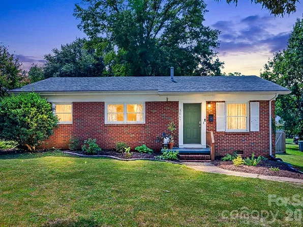 3857 Whitehall Dr, Charlotte, NC 28208