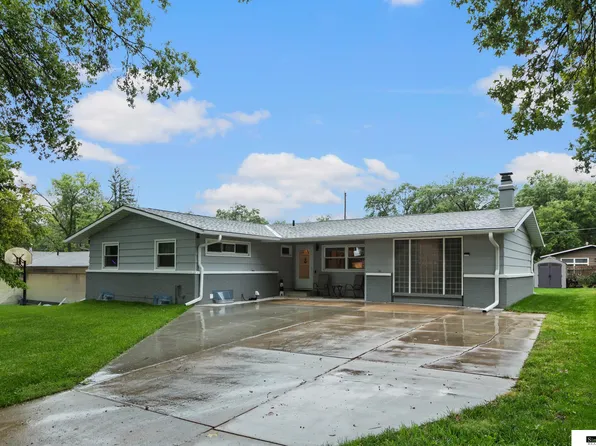 623 Lyncrest Dr, Lincoln, NE 68510