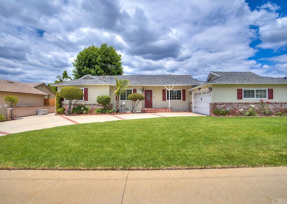 1st image of 759 E Marilyn Way