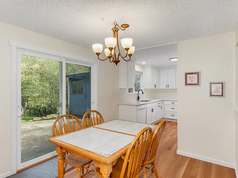 Main Level| Dining for 4