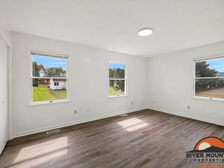 1485 Sandy Cir — Photo 11