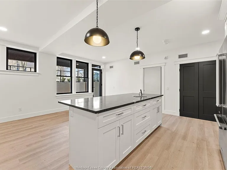 247 Brock St #104 — Photo 11