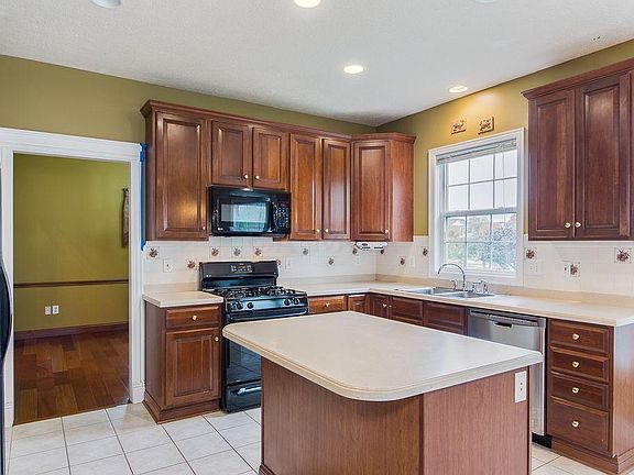 4th image of 5183 Hanover Close