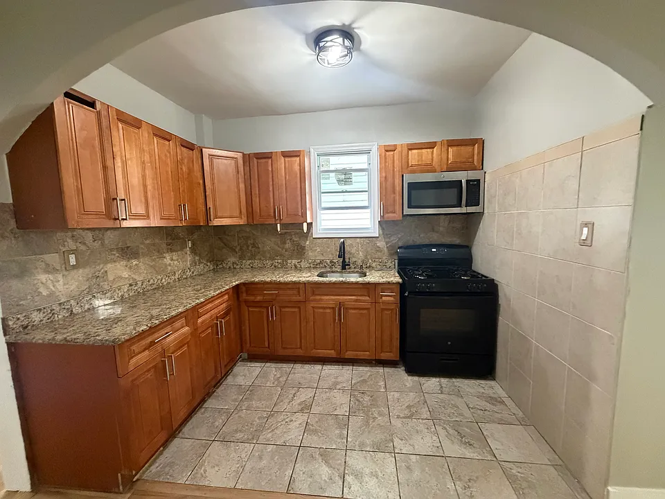 78 Clerk St #1A