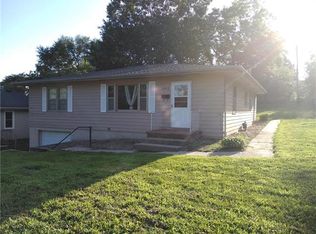5502 S 4th St, Saint Joseph, MO 64504
