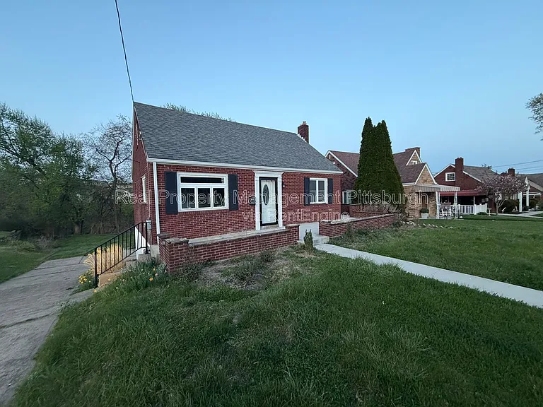 1053 Edward Dr — Photo 15