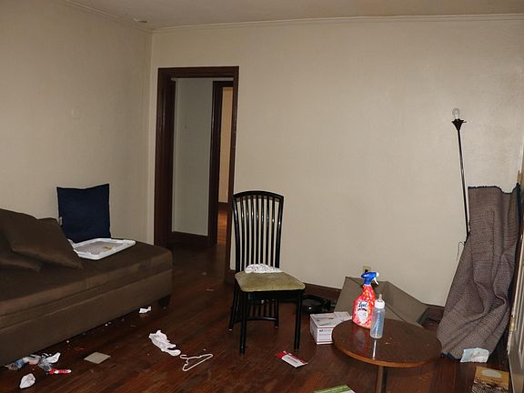 3rd image of 3365 Buchanan Ave