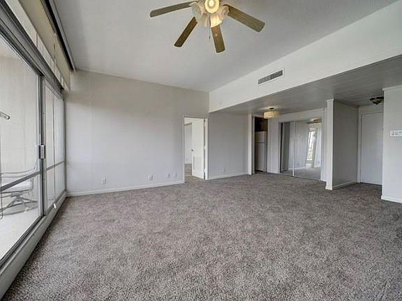 5th image of 4600 Ocean Dr APT 305