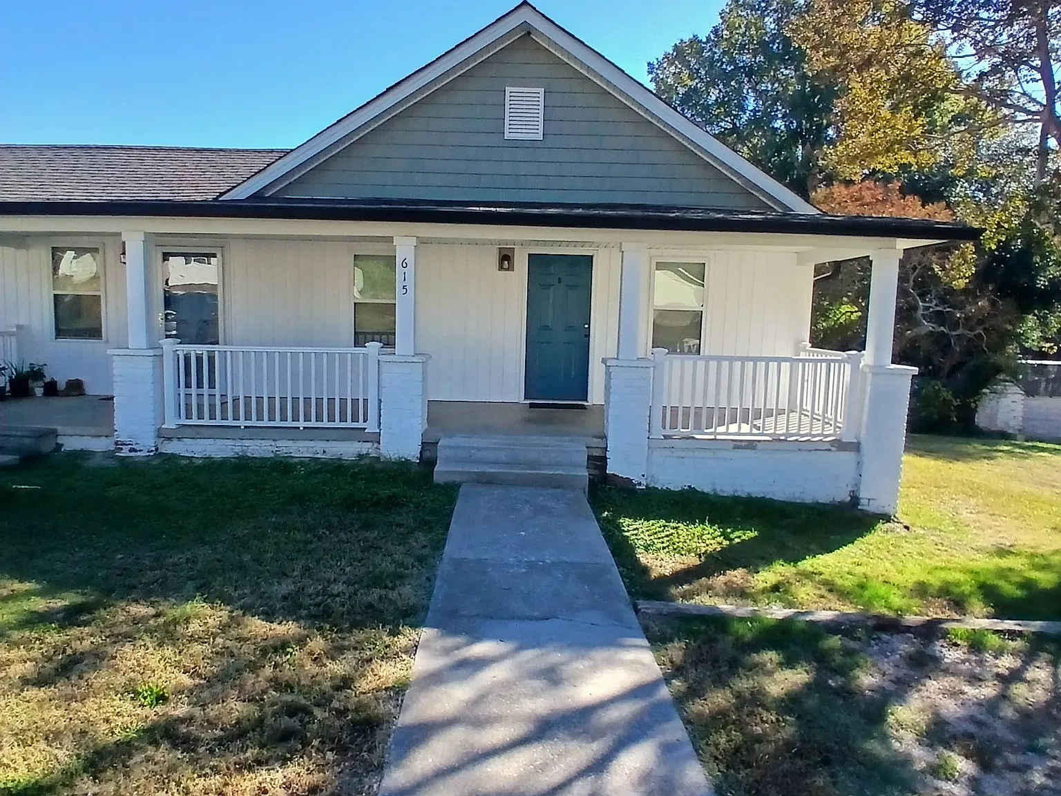 3 bed, 1100 sqft, $1,600 — Photo 1
