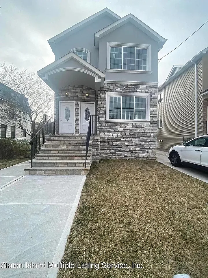 3 bed, 1300 sqft, $3,000 — Photo 1