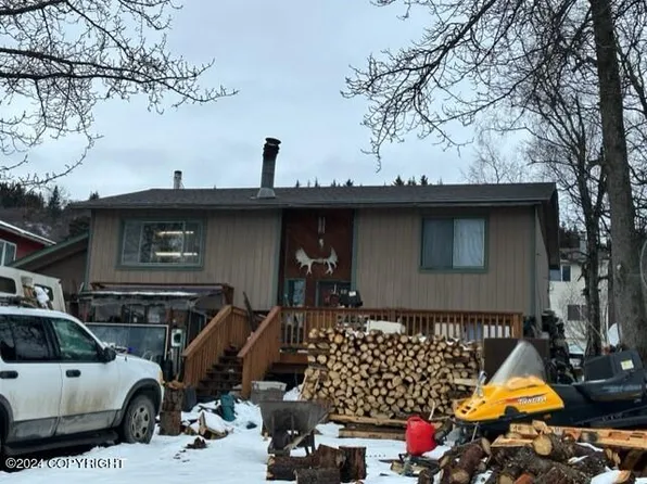 664 Rangeview Ave, Homer, AK 99603