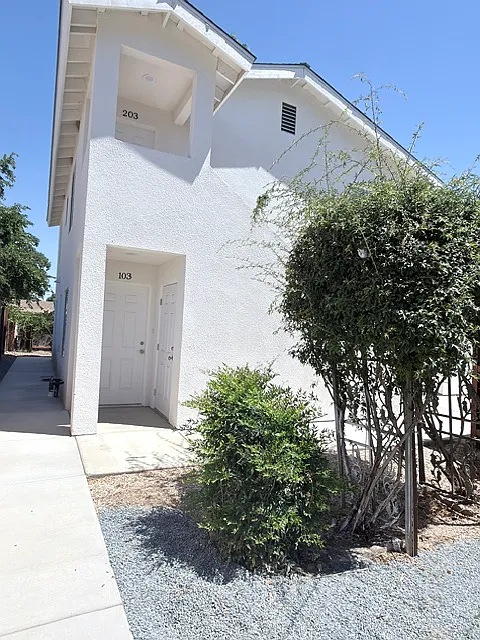 3 bed, 800 sqft, $1,750 — Photo 2