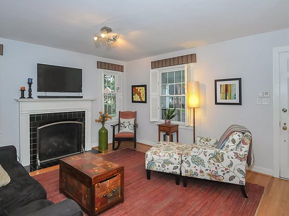 3rd image of 2425 Clarendon Ave