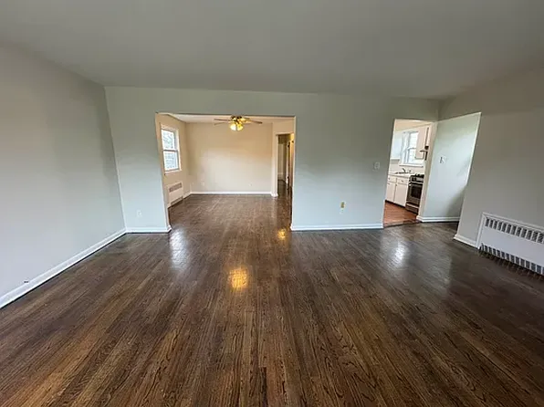 150-47 Grand Central Parkway image 4 of 18