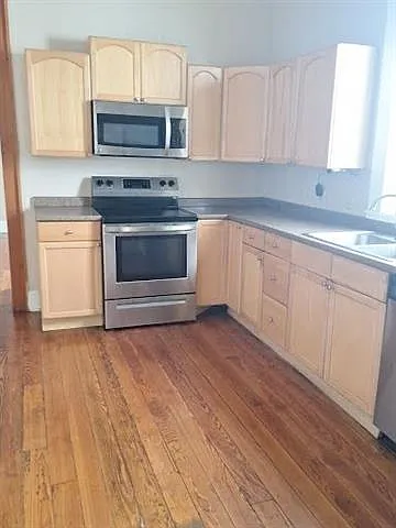 2 bed, 1.0 bath, 900 sqft, $1,650 — Photo 3
