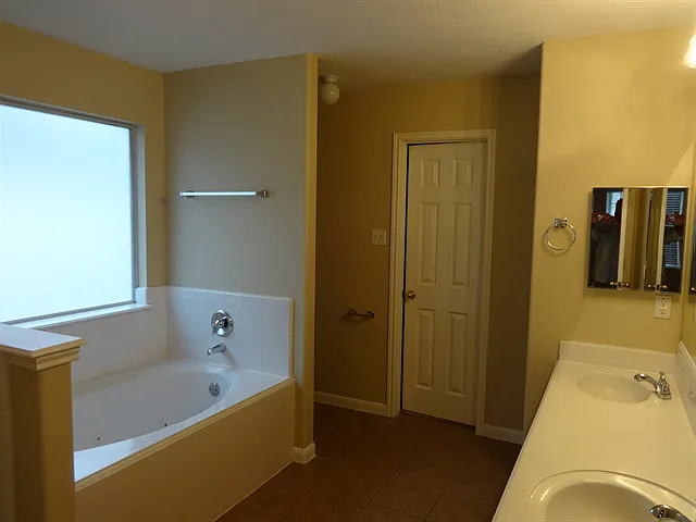 9031 Ferndale View Dr — Photo 8