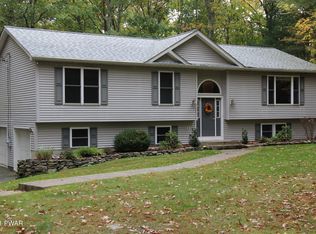 140 Cornelia Ln, Milford, PA 18337