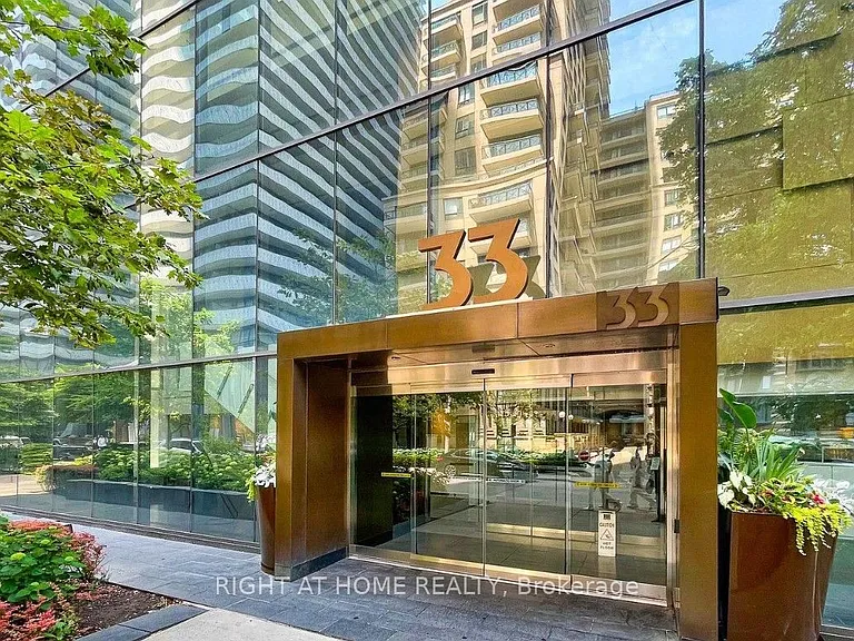 33 Charles St E #2903 — Photo 29
