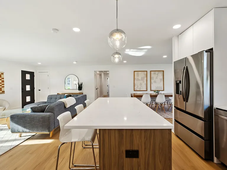 816 Victoria Dr — Photo 21