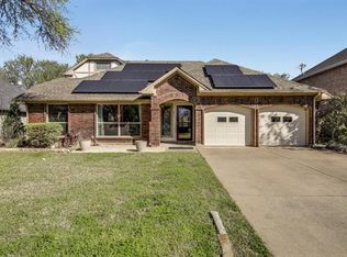 1814 Altacrest Dr, Grapevine, TX 76051