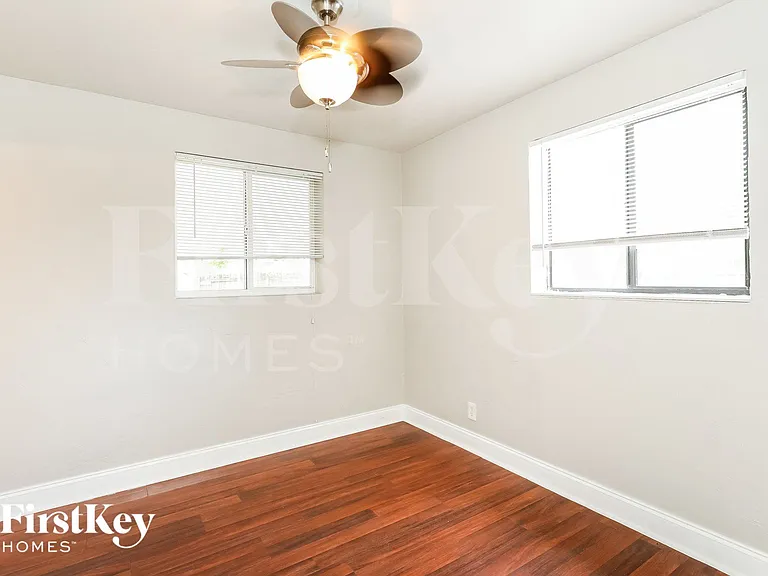 3763 SW 17th St — Photo 10