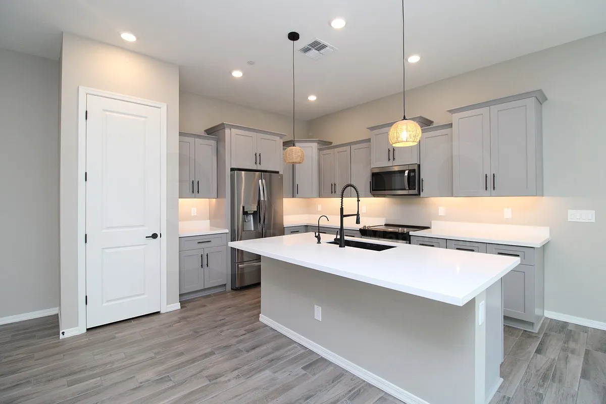 3 bed, 4.0 bath, 1965 sqft, $2,500 — Photo 3