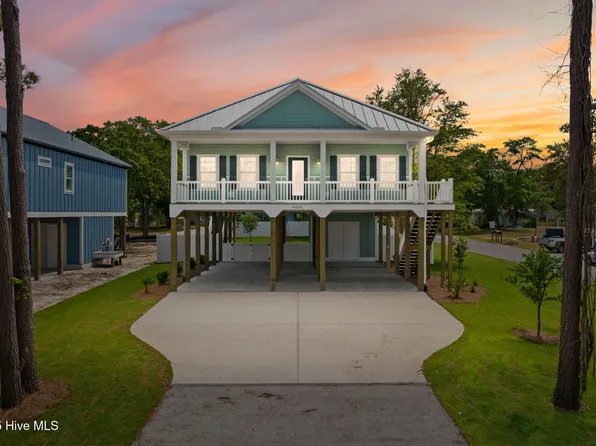 106 NE 36th Street, Oak Island, NC 28465