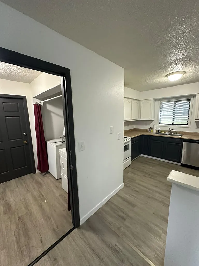 755 Brandon Ave — Photo 3