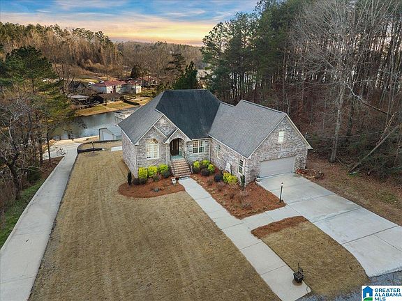 2nd image of 836 Lakeshore Ln