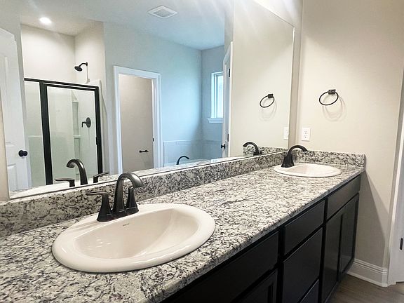 Dalton IV G - Primary Bath - DSLD Homes