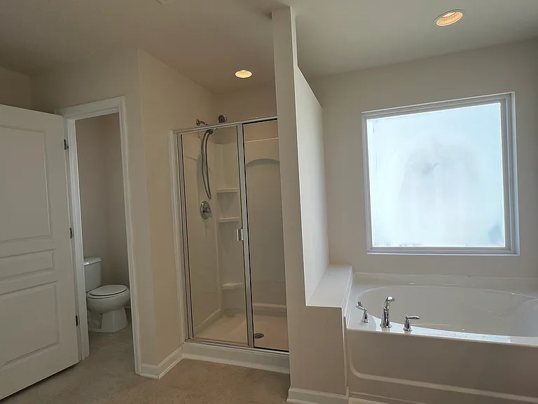 416 Charleville Ct — Photo 38