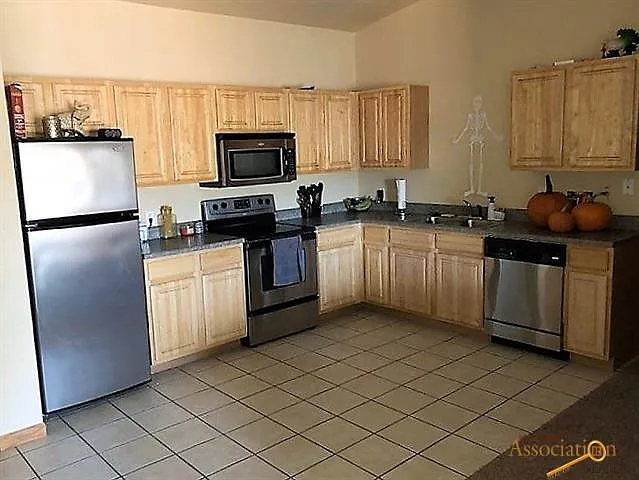 Building Photo - 1626 Evergreen Dr #16