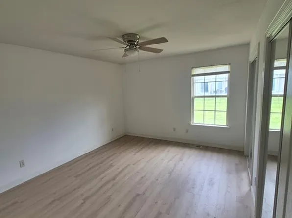 10515 E 45th Ter, Kansas City, MO 64133