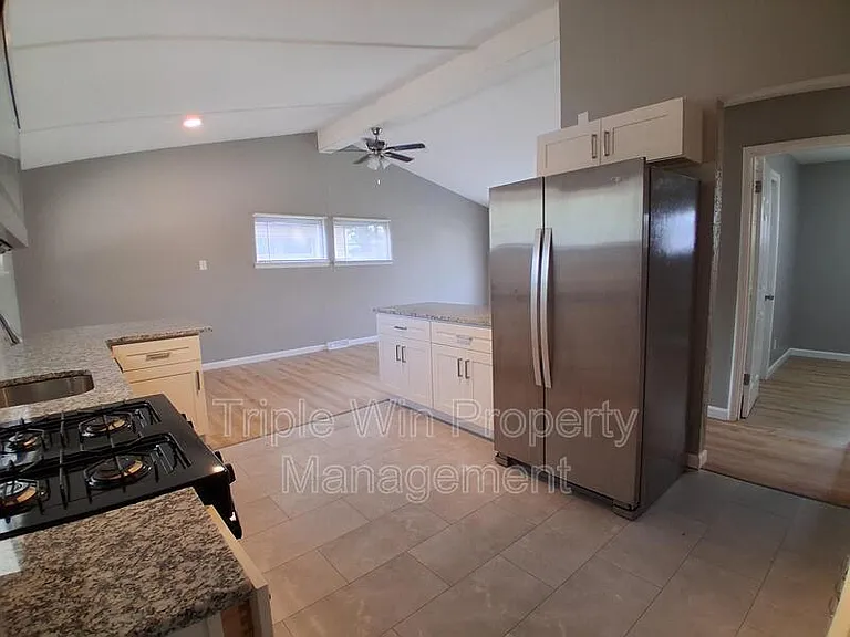 524 Acorn Dr — Photo 14