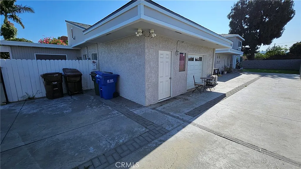 1 bed, 560 sqft, $1,899 — Photo 2