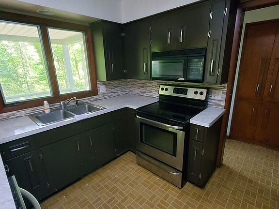5th image of 14261 Essenburg Dr