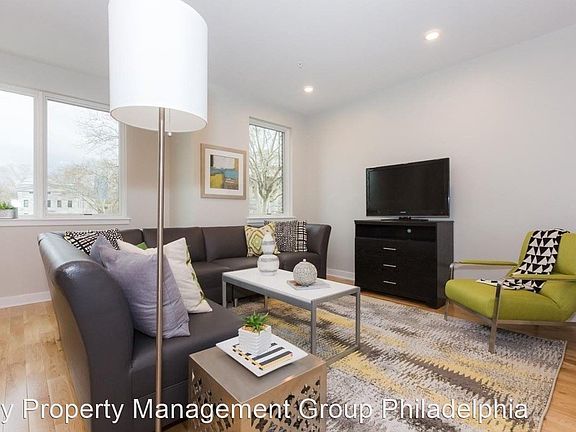 5th image of 2025 N College Ave #C