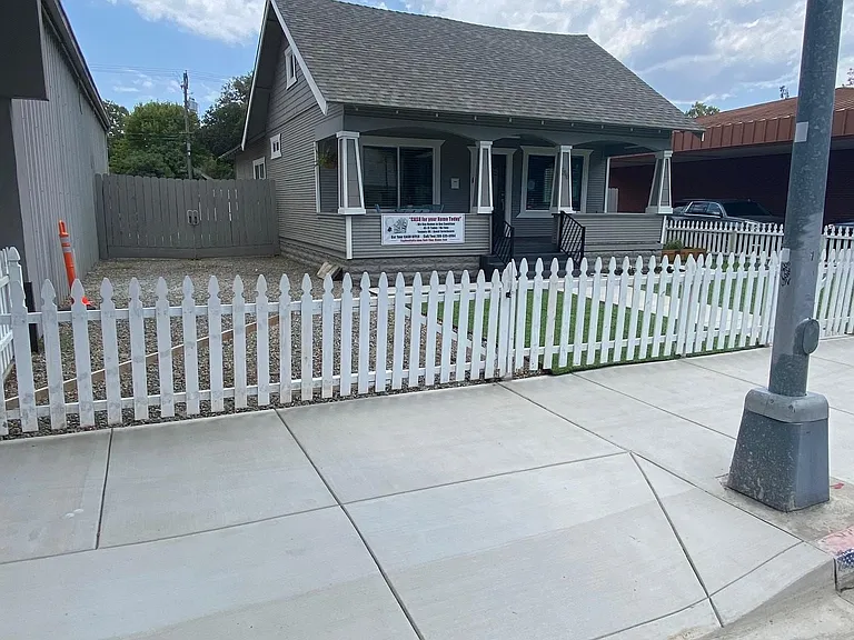 516 E Main St — Photo 11