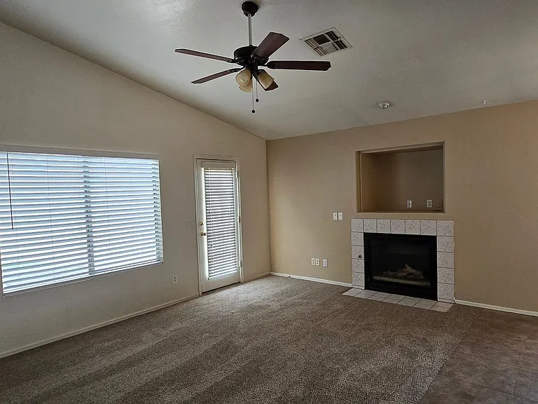 10936 W Vista Ave — Photo 4