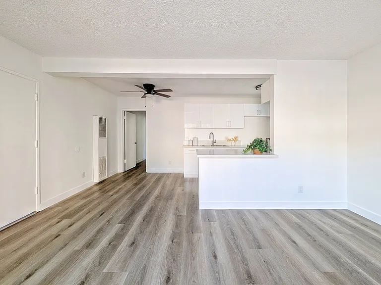 1818 W Sumac Ln #1B — Photo 5