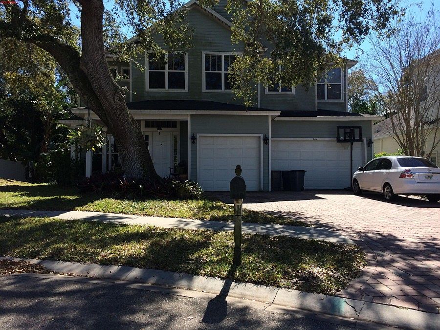 1st image of 580 Bay St