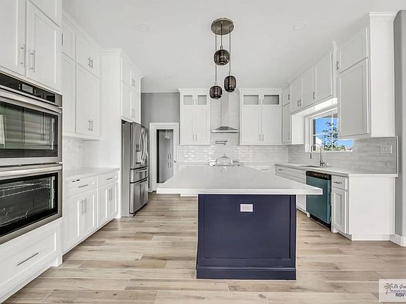 5th image of 2425 Desert Rose Ave