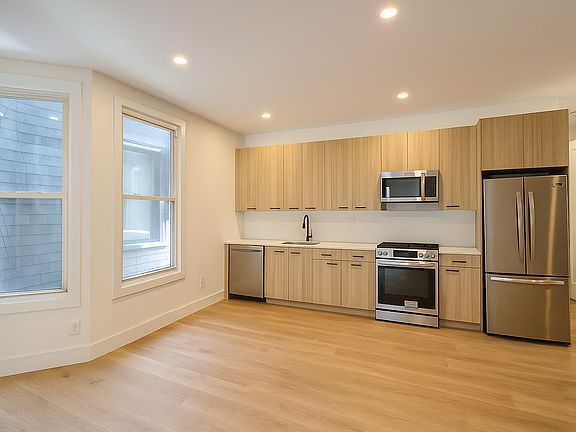 2nd image of 275 Nassau Ave #2A