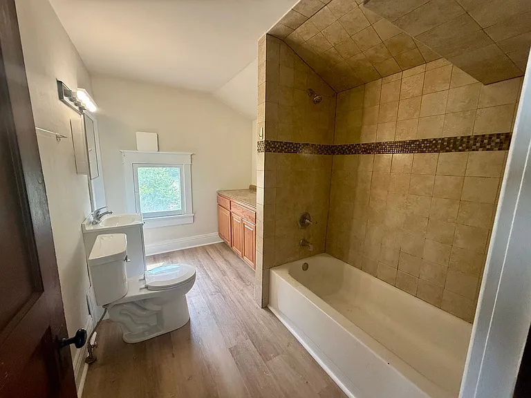 909 S 6th Ave — Photo 10
