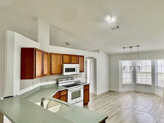 5th image of 2915 7th St W